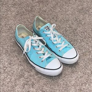Light blue/green Low Top Converse